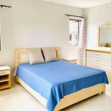 Superb Apartment 2 Mins To Beach